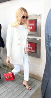 Margot Robbie feet photo thumbnail