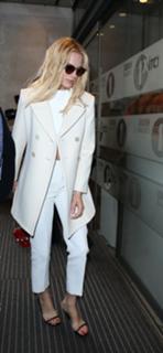 Margot Robbie feet photo thumbnail