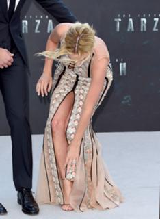 Margot Robbie feet photo thumbnail