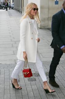 Margot Robbie feet photo thumbnail