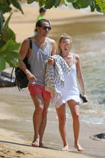 Margot Robbie feet photo thumbnail
