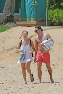 Margot Robbie feet photo thumbnail