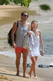 Margot Robbie feet photo thumbnail