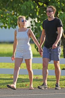 Margot Robbie feet photo thumbnail