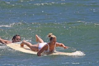 Margot Robbie feet photo thumbnail
