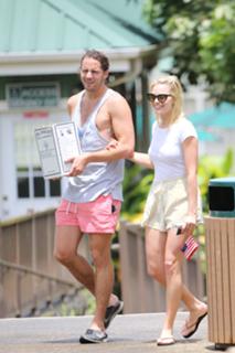Margot Robbie feet photo thumbnail