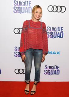Margot Robbie feet photo thumbnail