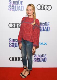 Margot Robbie feet photo thumbnail