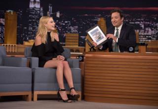 Margot Robbie feet photo thumbnail