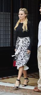 Margot Robbie feet photo thumbnail