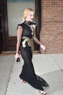 Margot Robbie feet photo thumbnail