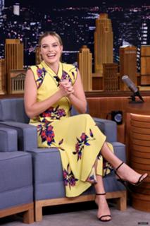 Margot Robbie feet photo thumbnail