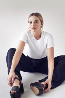 Margot Robbie feet photo thumbnail