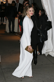 Margot Robbie feet photo thumbnail