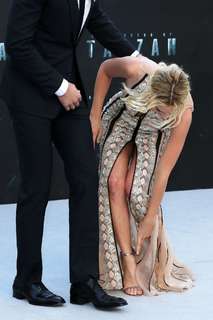 Margot Robbie feet photo thumbnail