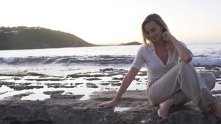 Margot Robbie feet photo thumbnail