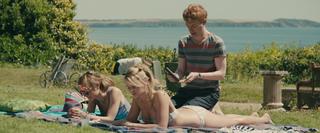 Margot Robbie feet photo thumbnail