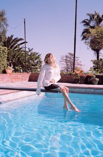 Margot Robbie feet photo thumbnail