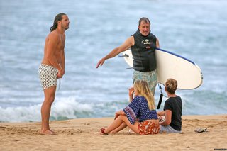 Margot Robbie feet photo thumbnail