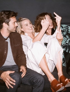 Margot Robbie feet photo thumbnail