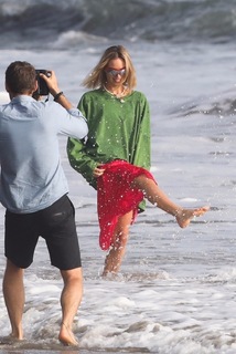 Margot Robbie feet photo thumbnail