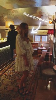 Margot Robbie feet photo thumbnail