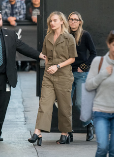 Margot Robbie feet photo thumbnail