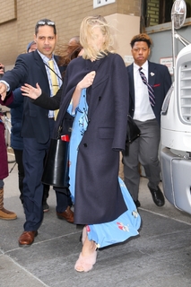 Margot Robbie feet photo thumbnail