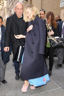 Margot Robbie feet photo thumbnail