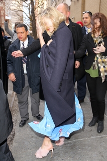 Margot Robbie feet photo thumbnail