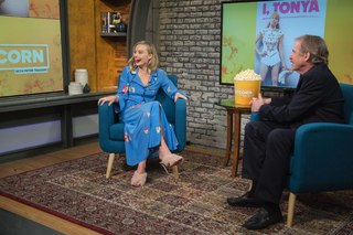 Margot Robbie feet photo thumbnail