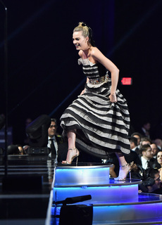 Margot Robbie feet photo thumbnail