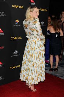 Margot Robbie feet photo thumbnail
