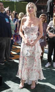 Margot Robbie feet photo thumbnail