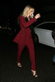 Margot Robbie feet photo thumbnail
