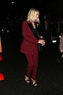 Margot Robbie feet photo thumbnail