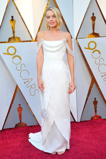Margot Robbie feet photo thumbnail