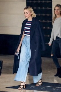 Margot Robbie feet photo thumbnail