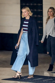 Margot Robbie feet photo thumbnail
