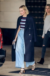 Margot Robbie feet photo thumbnail