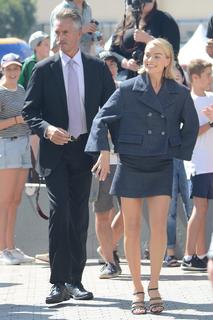 Margot Robbie feet photo thumbnail