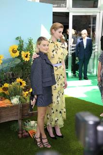 Margot Robbie feet photo thumbnail