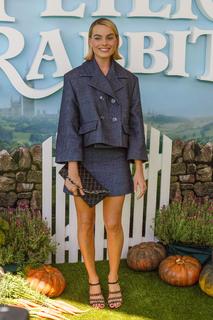 Margot Robbie feet photo thumbnail