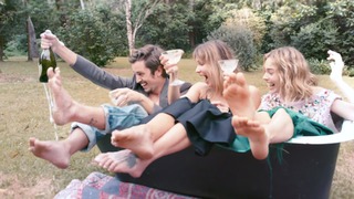 Margot Robbie feet photo thumbnail