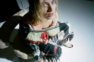 Margot Robbie feet photo thumbnail