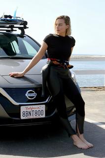 Margot Robbie feet photo thumbnail
