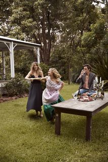 Margot Robbie feet photo thumbnail
