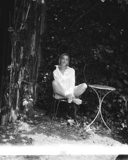 Margot Robbie feet photo thumbnail