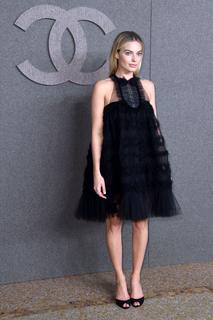 Margot Robbie feet photo thumbnail