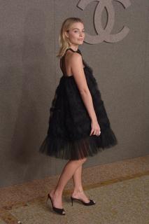 Margot Robbie feet photo thumbnail